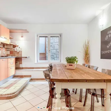 Niria - Salice 게스트하우스 볼라스트라